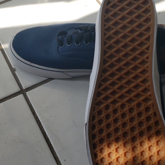 Shoes - Picture 3 of 4